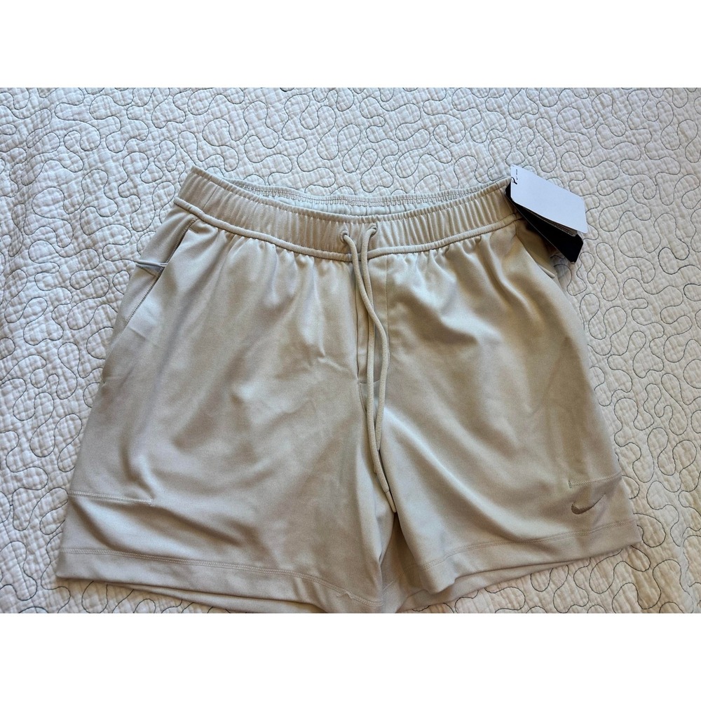 Nike Primary Mens Size Small Dri-FIT Shorts Khaki Beige UPF 40+